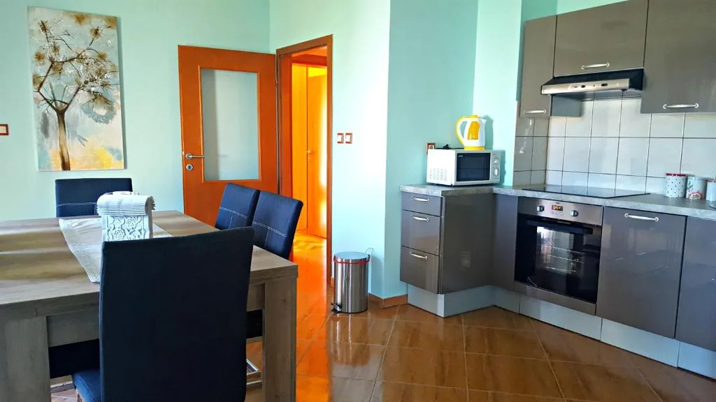Apartment 1, photo 6