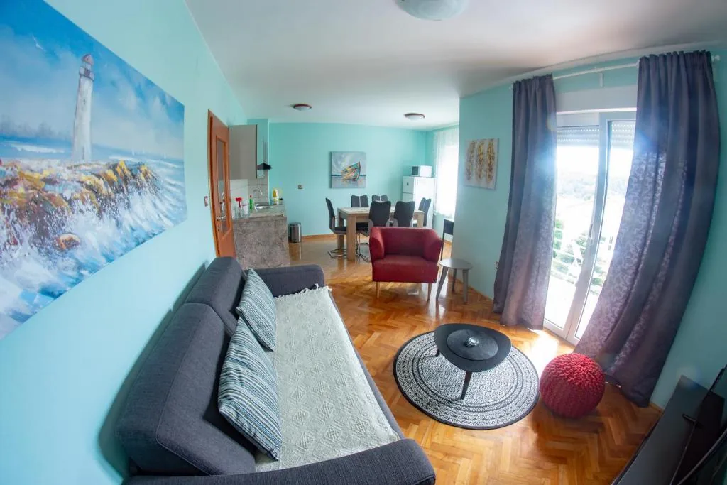 Apartment 4, photo 7