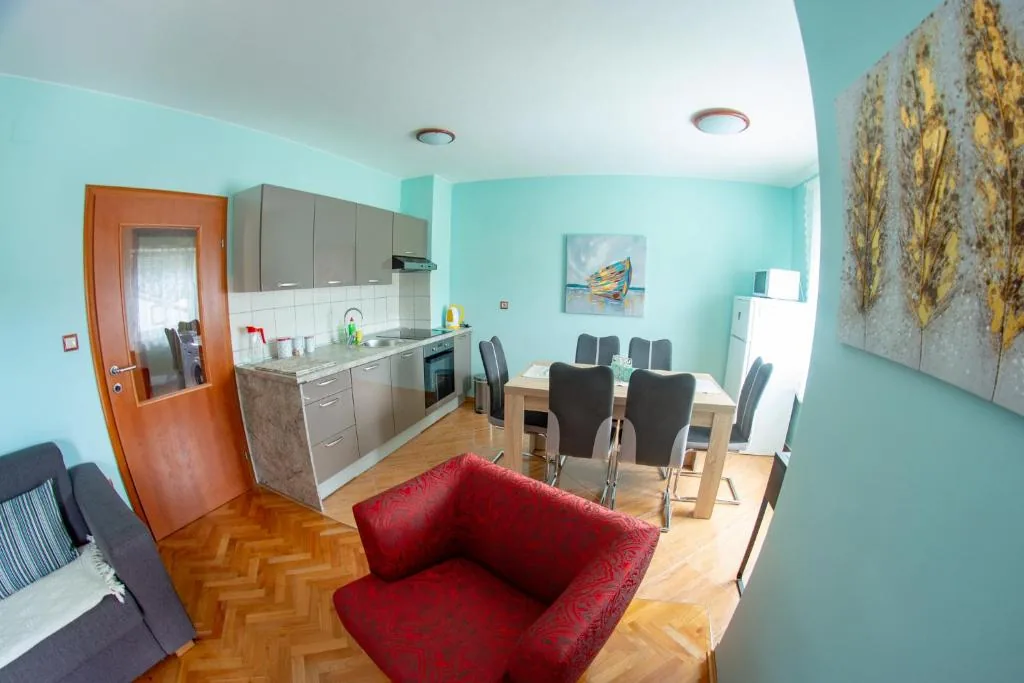 Apartment 4, photo 8
